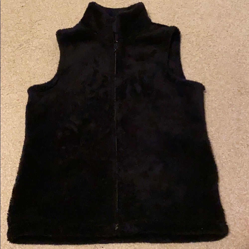 Black fleece vest